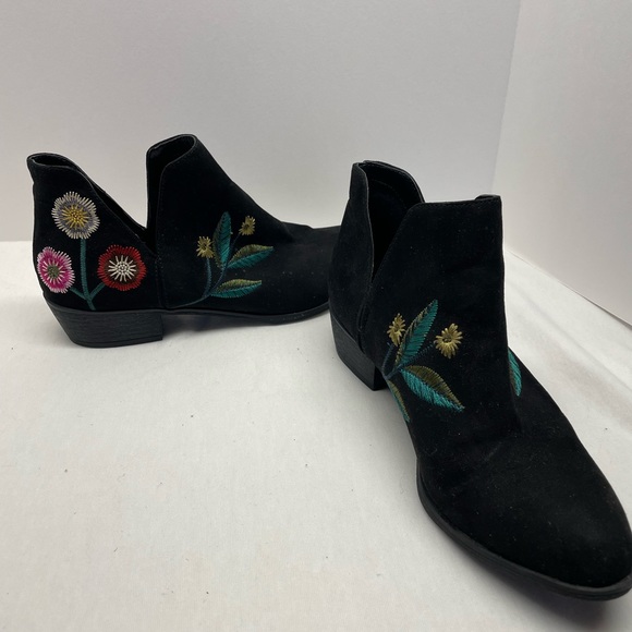 indigo rd. Black Suede Embroidered Booties Size 10M - Picture 4 of 13